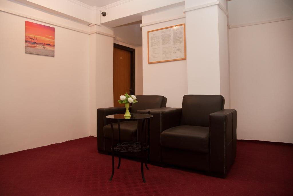Hotel Metropol Piteşti Buitenkant foto