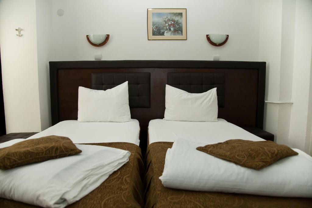 Hotel Metropol Piteşti Buitenkant foto